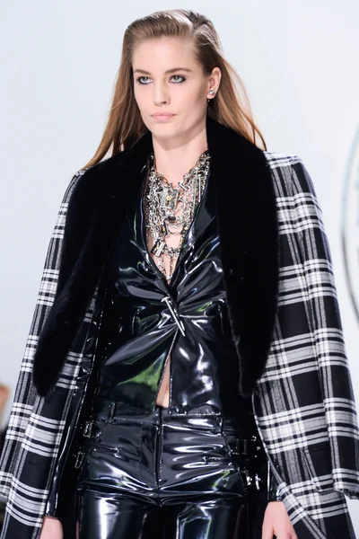 Look 3